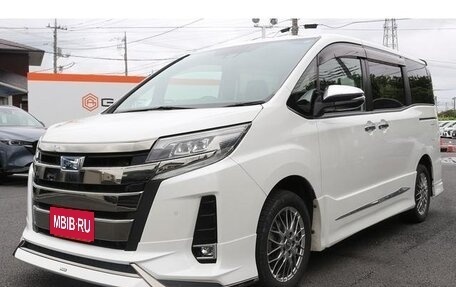 Toyota Noah III, 2021 год, 2 050 000 рублей, 1 фотография