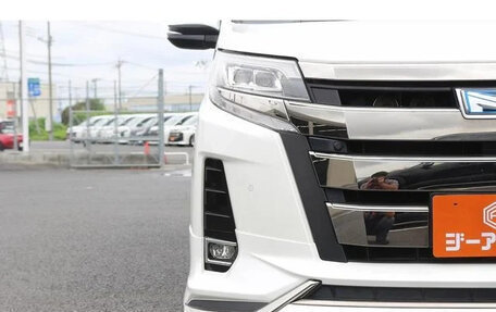 Toyota Noah III, 2021 год, 2 050 000 рублей, 9 фотография