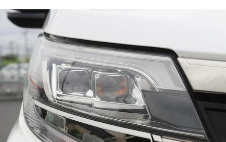 Toyota Noah III, 2021 год, 2 050 000 рублей, 10 фотография