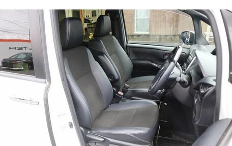 Toyota Noah III, 2021 год, 2 050 000 рублей, 12 фотография
