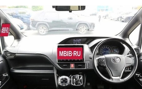 Toyota Noah III, 2021 год, 2 050 000 рублей, 14 фотография