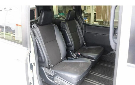 Toyota Noah III, 2021 год, 2 050 000 рублей, 19 фотография