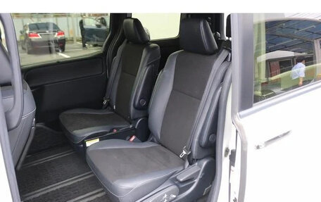 Toyota Noah III, 2021 год, 2 050 000 рублей, 20 фотография