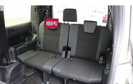 Toyota Noah III, 2021 год, 2 050 000 рублей, 22 фотография