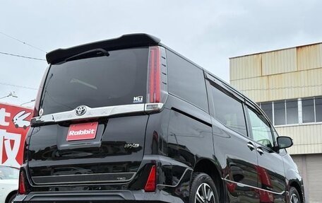 Toyota Noah III, 2021 год, 2 145 000 рублей, 10 фотография