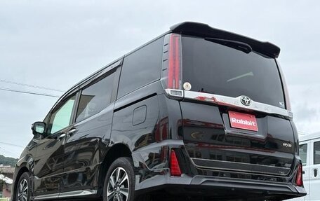 Toyota Noah III, 2021 год, 2 145 000 рублей, 9 фотография