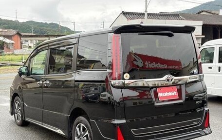 Toyota Noah III, 2021 год, 2 145 000 рублей, 8 фотография