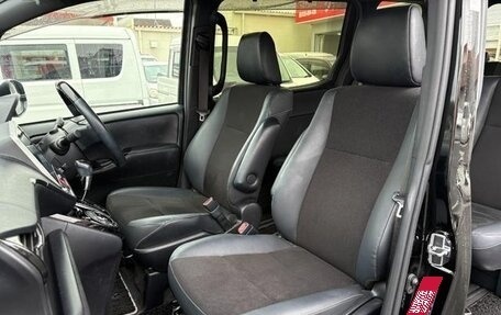 Toyota Noah III, 2021 год, 2 145 000 рублей, 18 фотография