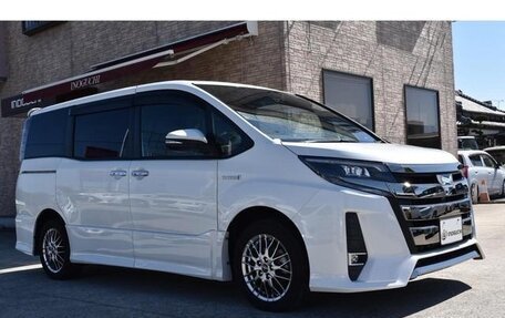 Toyota Noah III, 2021 год, 2 110 000 рублей, 4 фотография
