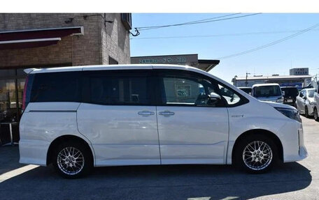 Toyota Noah III, 2021 год, 2 110 000 рублей, 5 фотография