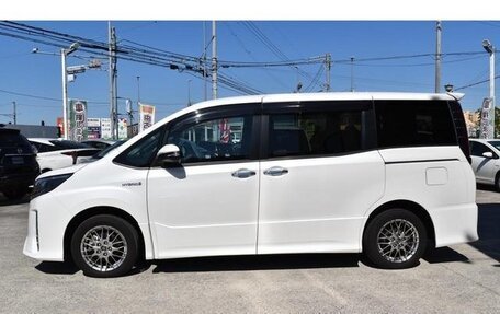 Toyota Noah III, 2021 год, 2 110 000 рублей, 6 фотография