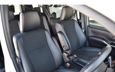 Toyota Noah III, 2021 год, 2 110 000 рублей, 10 фотография