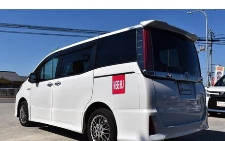 Toyota Noah III, 2021 год, 2 110 000 рублей, 7 фотография
