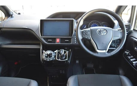 Toyota Noah III, 2021 год, 2 110 000 рублей, 11 фотография
