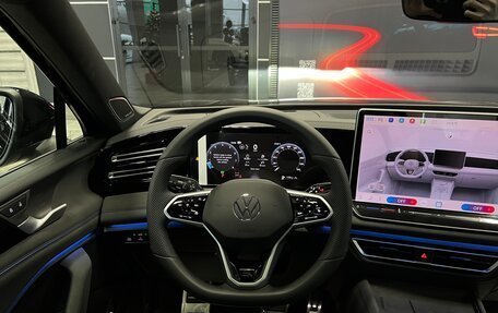 Volkswagen Tiguan, 2026 год, 4 699 000 рублей, 23 фотография