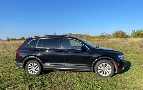 Volkswagen Tiguan II, 2018 год, 2 499 999 рублей, 1 фотография