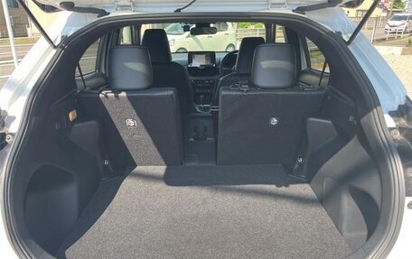 Toyota Yaris Cross, 2023 год, 1 730 000 рублей, 28 фотография