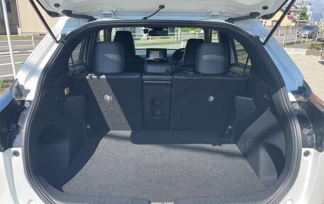 Toyota Yaris Cross, 2023 год, 1 730 000 рублей, 27 фотография
