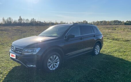 Volkswagen Tiguan II, 2018 год, 2 499 999 рублей, 3 фотография