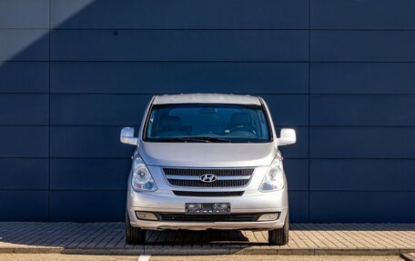 Hyundai Grand Starex Grand Starex I рестайлинг 2, 2010 год, 1 595 000 рублей, 2 фотография