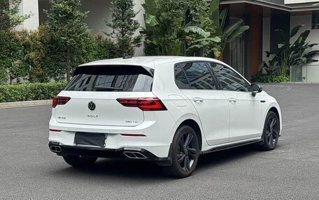 Volkswagen Golf VIII, 2022 год, 1 930 000 рублей, 3 фотография