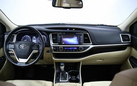 Toyota Highlander III, 2015 год, 2 990 000 рублей, 17 фотография