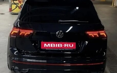 Volkswagen Tiguan II, 2021 год, 3 990 000 рублей, 2 фотография