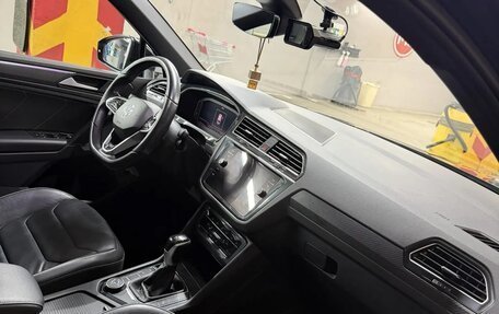 Volkswagen Tiguan II, 2021 год, 3 990 000 рублей, 5 фотография