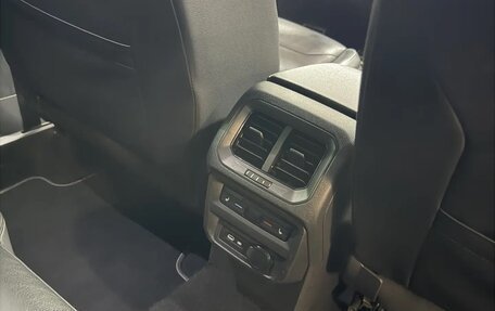 Volkswagen Tiguan II, 2021 год, 3 990 000 рублей, 10 фотография