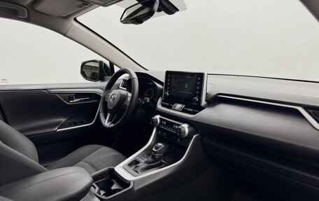 Toyota RAV4, 2021 год, 3 650 000 рублей, 13 фотография