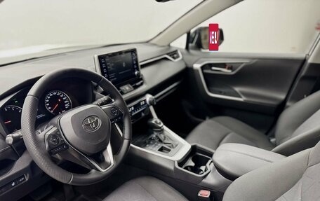 Toyota RAV4, 2021 год, 3 650 000 рублей, 12 фотография