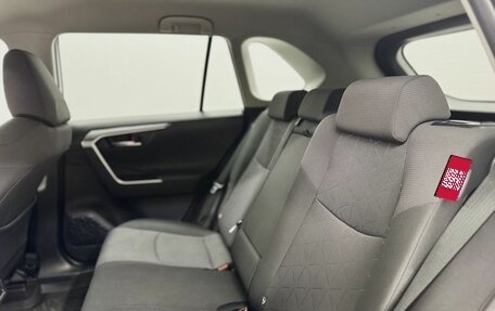 Toyota RAV4, 2021 год, 3 650 000 рублей, 14 фотография