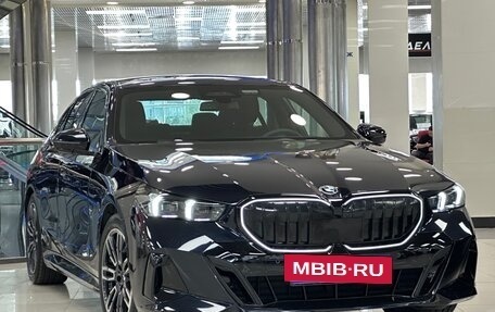 BMW 5 серия, 2023 год, 6 999 000 рублей, 2 фотография