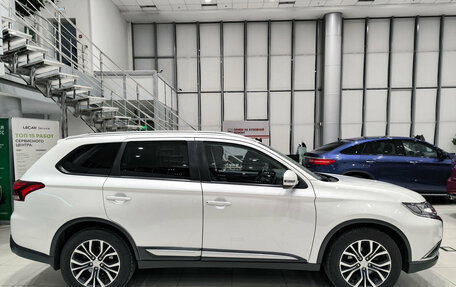 Mitsubishi Outlander III рестайлинг 3, 2016 год, 2 250 000 рублей, 8 фотография