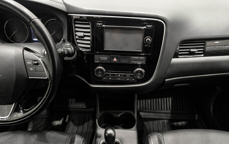 Mitsubishi Outlander III рестайлинг 3, 2016 год, 2 250 000 рублей, 19 фотография