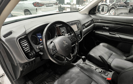 Mitsubishi Outlander III рестайлинг 3, 2016 год, 2 250 000 рублей, 20 фотография