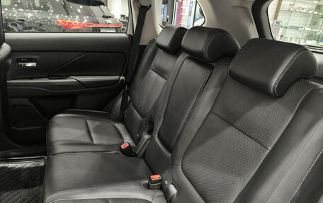 Mitsubishi Outlander III рестайлинг 3, 2016 год, 2 250 000 рублей, 16 фотография