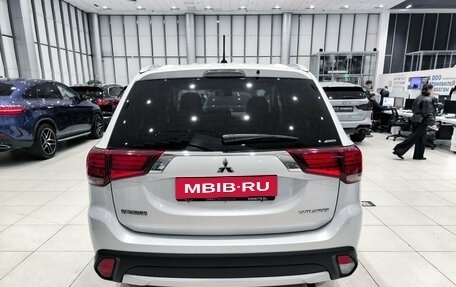 Mitsubishi Outlander III рестайлинг 3, 2016 год, 2 250 000 рублей, 10 фотография