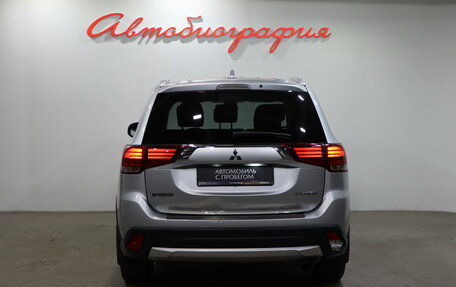 Mitsubishi Outlander III рестайлинг 3, 2018 год, 1 750 000 рублей, 5 фотография