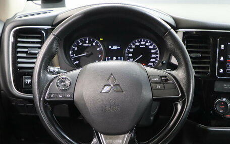 Mitsubishi Outlander III рестайлинг 3, 2018 год, 1 750 000 рублей, 10 фотография