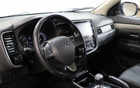 Mitsubishi Outlander III рестайлинг 3, 2018 год, 1 750 000 рублей, 7 фотография