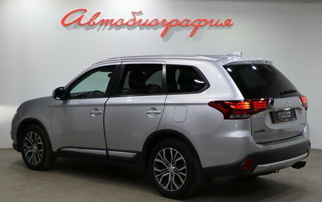 Mitsubishi Outlander III рестайлинг 3, 2018 год, 1 750 000 рублей, 4 фотография