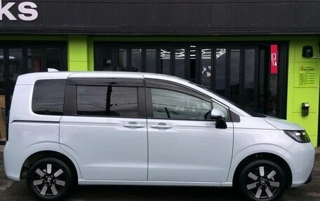 Honda Freed, 2025 год, 1 800 000 рублей, 3 фотография