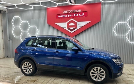 Volkswagen Tiguan II, 2019 год, 2 592 000 рублей, 9 фотография