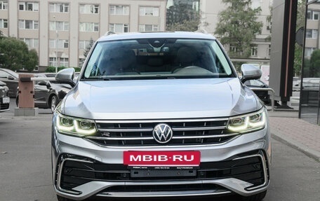 Volkswagen Tiguan II, 2021 год, 3 550 000 рублей, 2 фотография