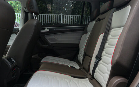 Volkswagen Tiguan II, 2021 год, 3 550 000 рублей, 10 фотография