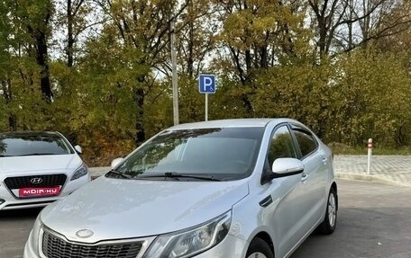 KIA Rio III рестайлинг, 2013 год, 810 000 рублей, 1 фотография