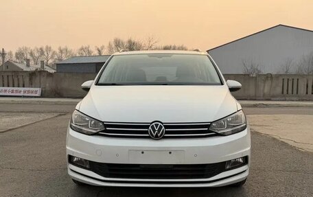 Volkswagen Touran III, 2021 год, 1 785 600 рублей, 2 фотография