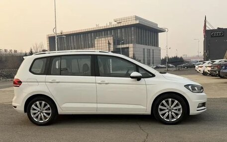 Volkswagen Touran III, 2021 год, 1 785 600 рублей, 4 фотография