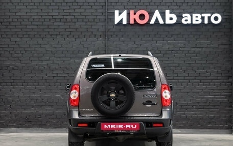 Chevrolet Niva I рестайлинг, 2017 год, 560 000 рублей, 5 фотография